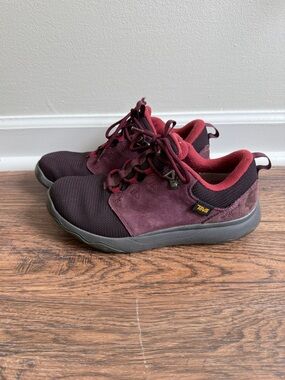 Teva Arrowood Waterproof Burgundy Purple Leather Hiking Shoes Size 7M Women’s